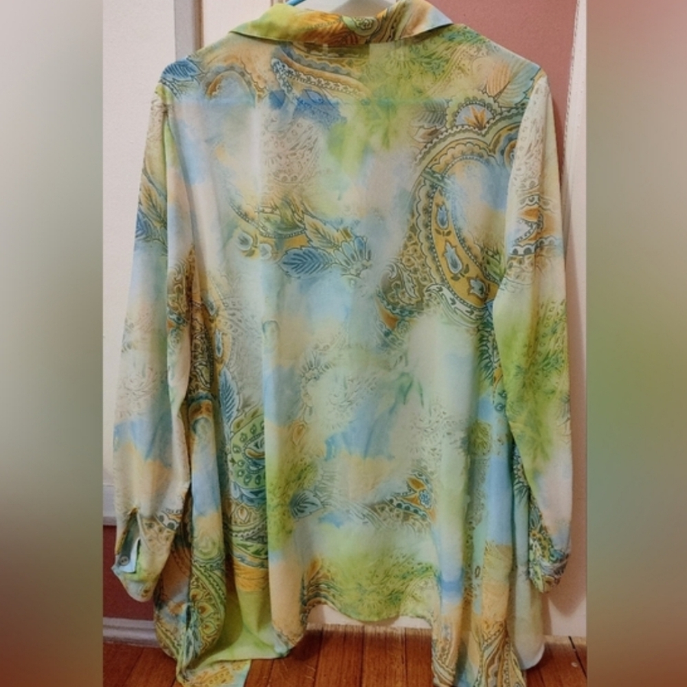 🦋🍀 3 Chico’s: 2P (14/16P) Spring Blouse Bundle, Butterfly, Geometric & Paisley - Picture 15 of 16